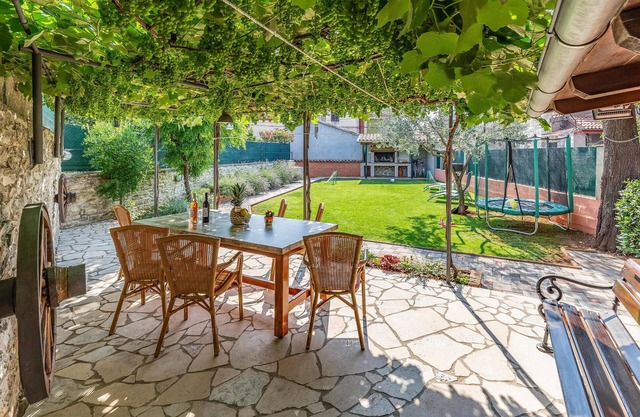 2 bedroom awesome home in Kavran