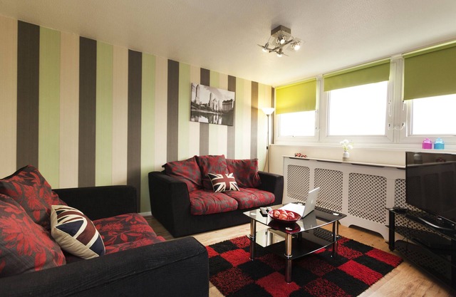 2 Bedroom City Centre Apartment next to Hilton in Victoria Centre Shopping Mall