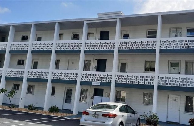 2 Bedroom Condo L-426769 by Houzlet