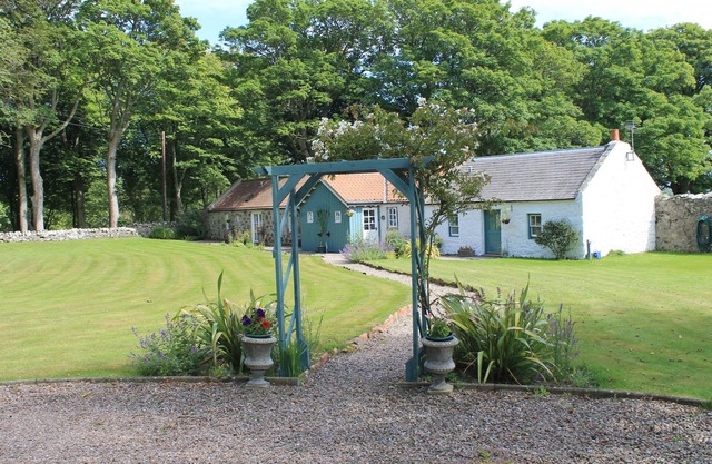 2 bedroom cottage, with far reaching views of the garden and open countryside.