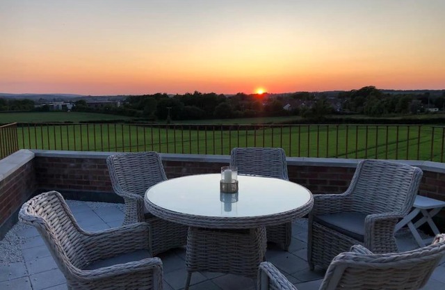 2 Bedroom cottage with Beautiful views over the Mendips