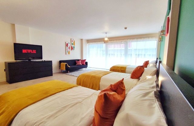 2 Bedroom Duplex Apartment in Leeds City Centre w/King Size Bed