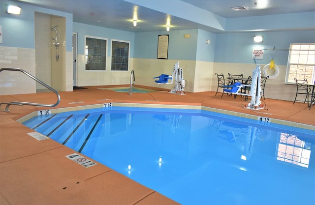 2 Bedroom | Equipped Suite | Pool + Hot Tub Access
