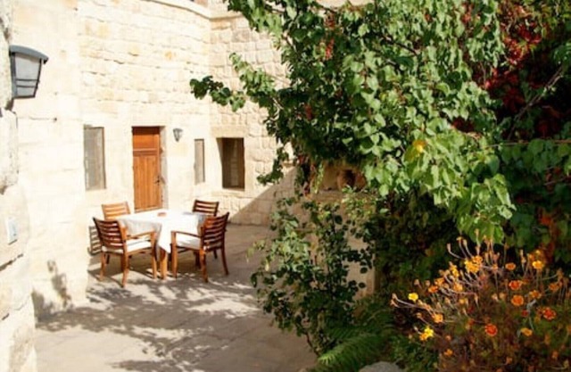 2-Bedroom Historical Arch and Cave House