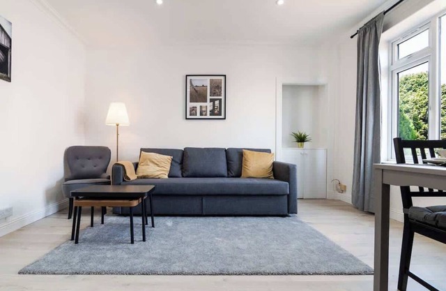 2 Bedroom House-Free Parking
