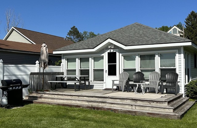 2 Bedroom House on All Sports Lake in Traverse City