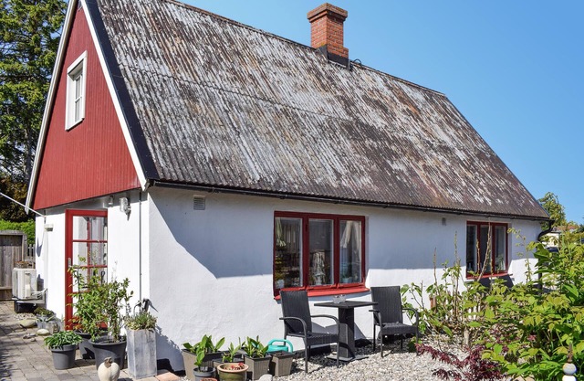 2 bedroom lovely home in Simrishamn