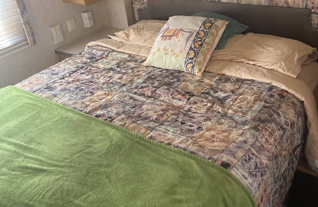 2-bedroom luxury RV in Tremendous Scottsdale with Saguaros