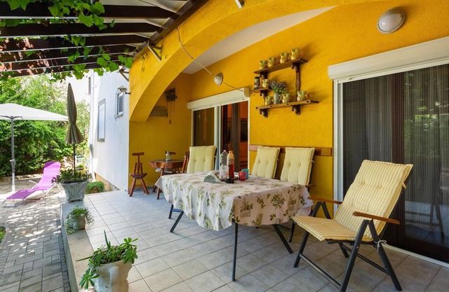 2 bedroom nice apartment in Baska