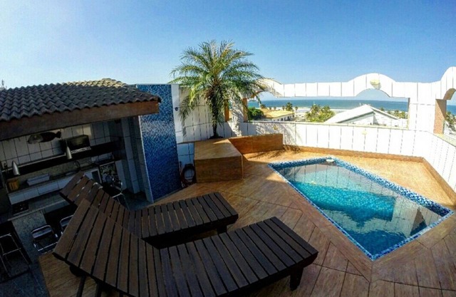 2 bedroom penthouse with private outdoor area and sea view!