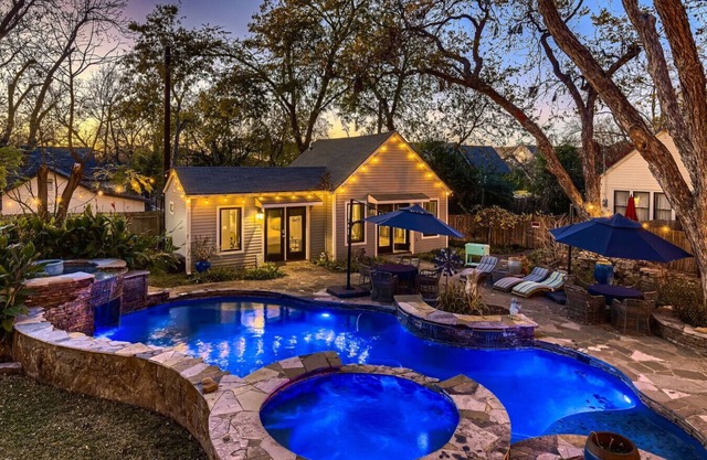 2 Bedroom Pool house near downtown Georgetown
