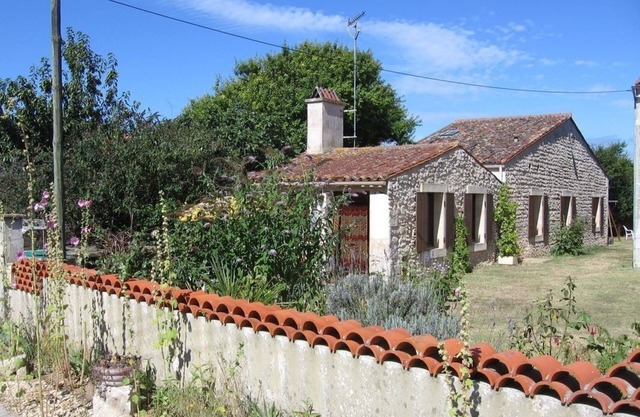 2 Bedroom Private vacation home in Saint-Froult