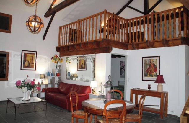 2 Bedroom Private vacation home in Prigonrieux
