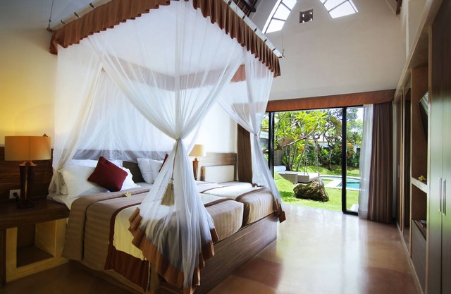 2 Bedroom Royal with private pool -Free breakfast for 4