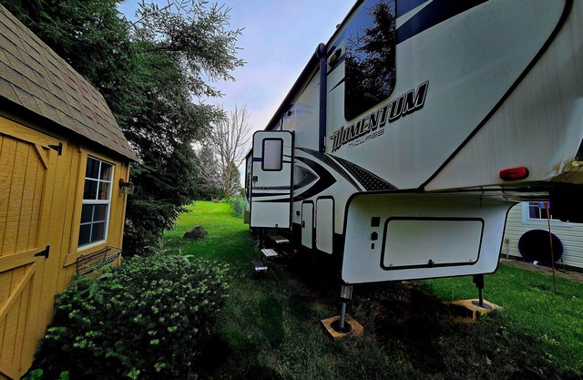 2-bedroom RV @ Centre Hall WiFi, quiet area, ten miles from PSU campus/stadium