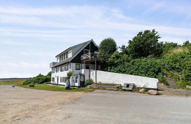 2 bedroom stunning home in øster assels