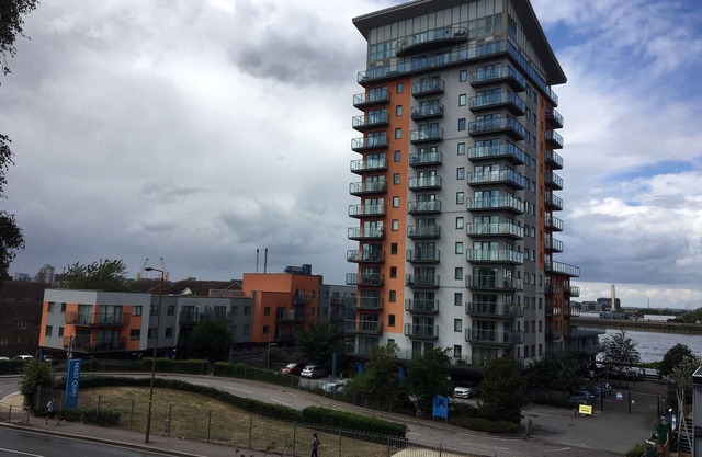 2 bedroom Thames riverside apartment with free wifi.