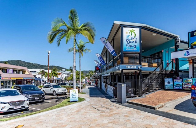 2 Bedroom unit Central Airlie Beach