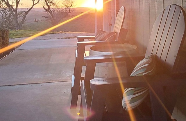 2-bedroom vineyard house in lovely Paso Robles with WiFi, AC