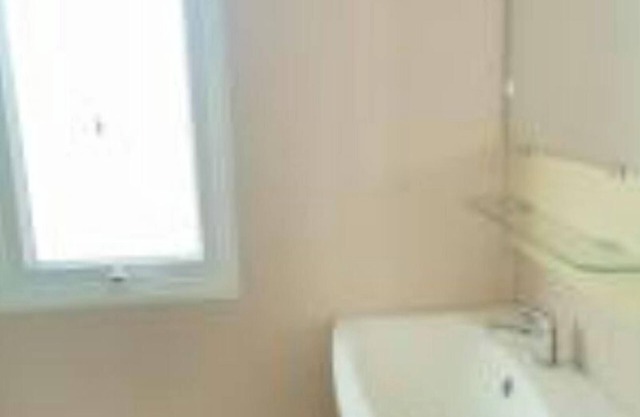 2 BEDROOMS 1 bathroom