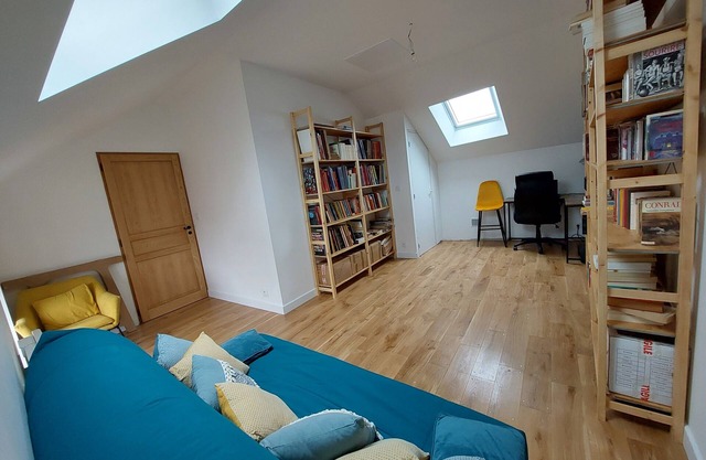 2 Bedrooms in large house with small garden, fireplace, charming town center