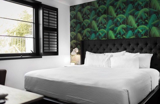 2 Blocks to Broadway | 1BDR King ADA Suite | SoBro