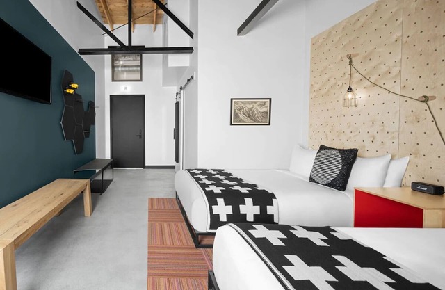 2 Boulder Rooms at evo Hotel, Free Parking & Dogs are Welcome!