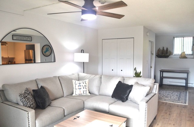 2 BR, 2 Bath Condo, walking distance to Weirs Beach, restaurants and much more!