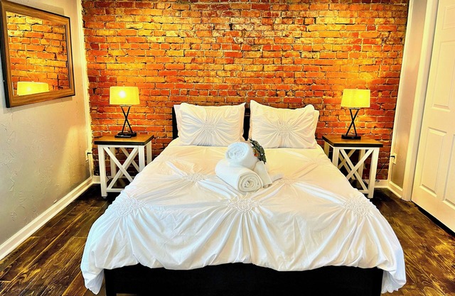 *2 BR/2 Bath IDEAL Hospital Access*Free Park*Walk