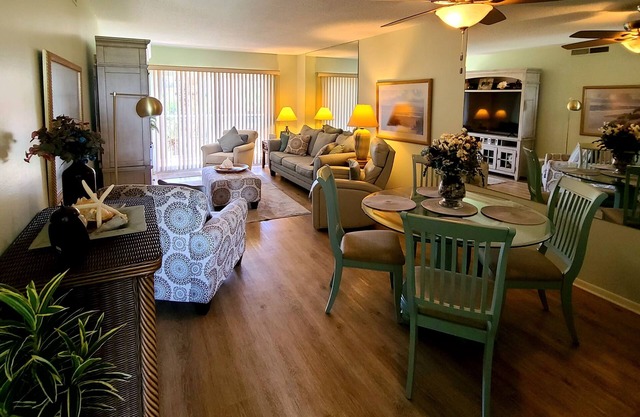 2 BR, 2 Bath Oceanfront condo, sunny balcony, 3rd Floor view of ocean&courtyard