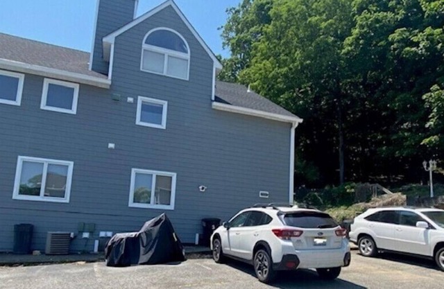 2 BR apt in Morristown. Walking distance to downtown, bars, restaurants, train.