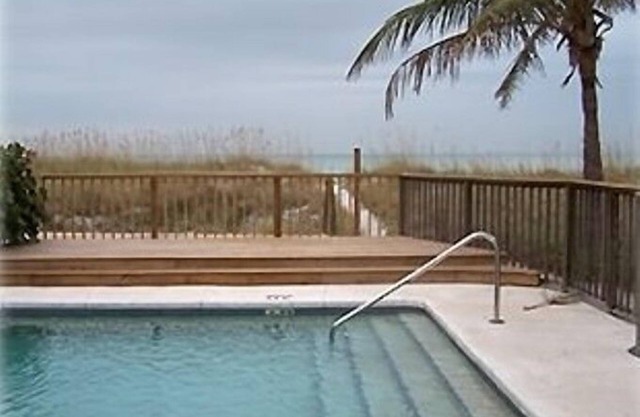 2-br Beachside Cottage with Pool