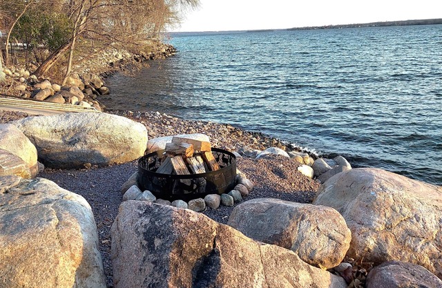 2 BR. cabin w/150' lakeshore on Big Stone Lake. Property has gorgeous views!
