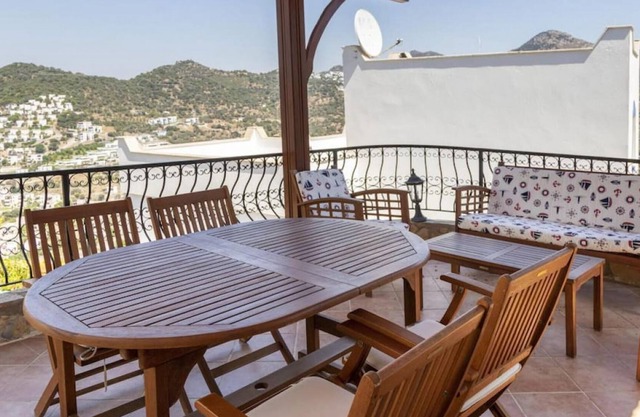 2 BR House with Garden in the Heart of Yalikavak