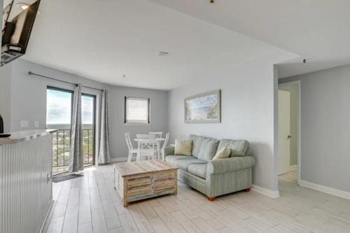 2 BR Penthouse Located in Myrtle Beach Resort !