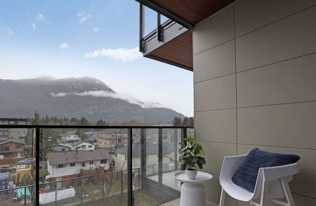 2-BR Squamish Condo with Remarkable Mountain Views