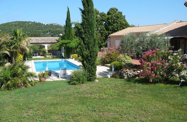 2 chambres d'Hôtes in Bastide in large wooded park with swimming pool sleeps 6