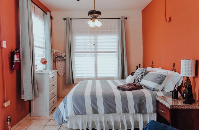 2 Cozy College Student Room with AC, Wi-Fi, Kitchenette