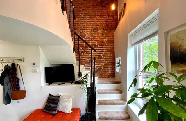 2 Fl Loft, East Rock, YALE, SOM, New Haven, @ State St/Bishop St -Anchor Lodging
