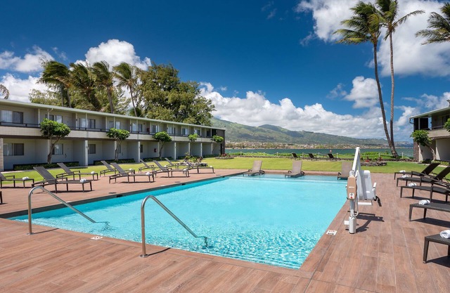 2 Great Units Fit for Families! Outdoor Pool, Minutes to Kanaha Beach Park!