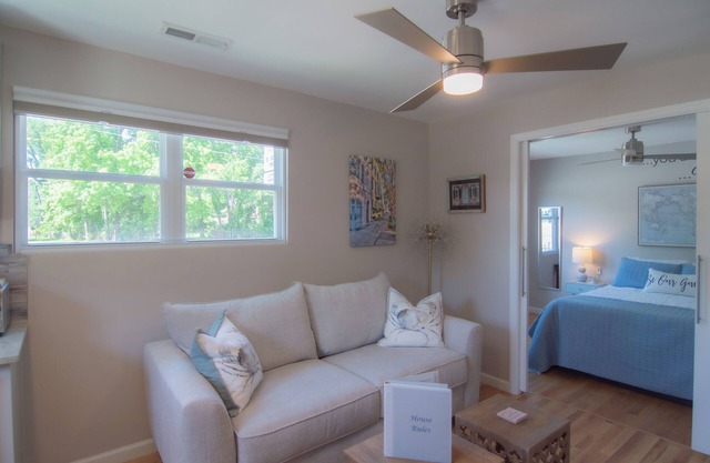 2~Hidden Gem~ Studio 2 is located 4 miles from Downtown Charleston-West Ashley