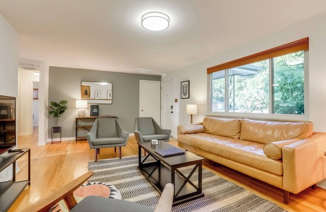 2 King Bed l Upper Unit Duplex