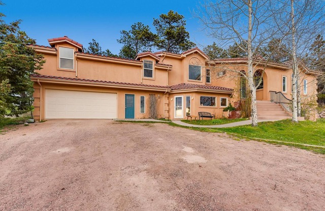 2 KING Masters, Pikes Peak Views. Sleeps 17, Close To AF Academy - 2 Living Rms