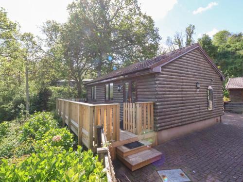 2 Manleigh Park