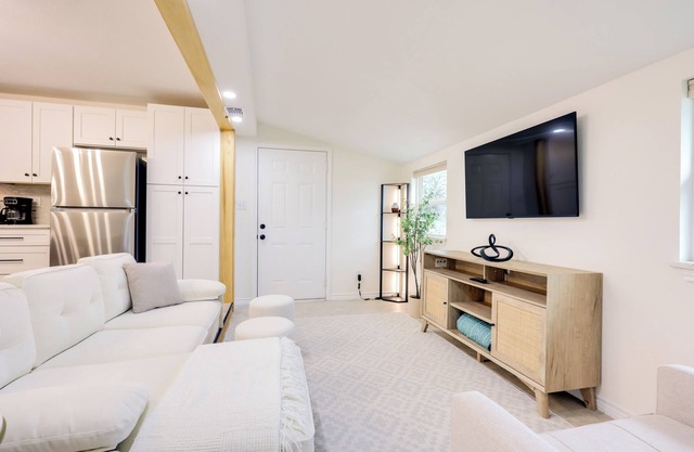 2 Mi to Canyon Lake: Cottage w/Fire Pit & Grill