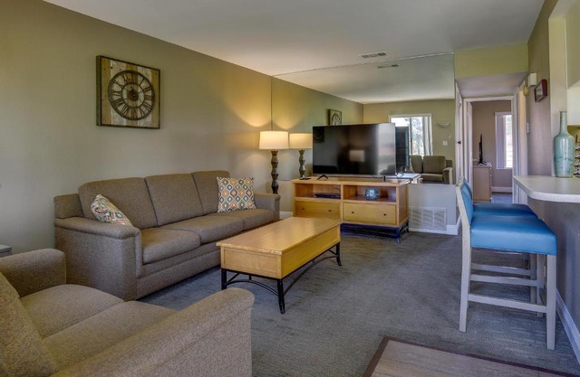2 Mi to Coachella and Stagecoach Condo with Pool