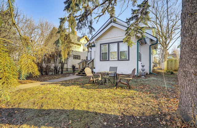 2 Mi to Downtown: Pet-Friendly Minneapolis Apt!