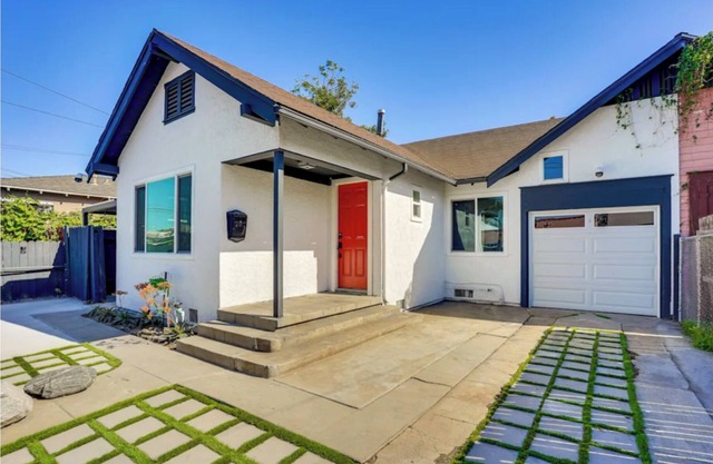 2 Mi to Dtwn Long Beach: Sleek Retreat w/Patio!