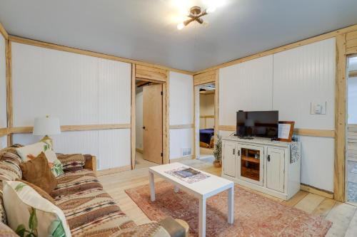 2 Mi to Dtwn Pet-Friendly Casper Apt!