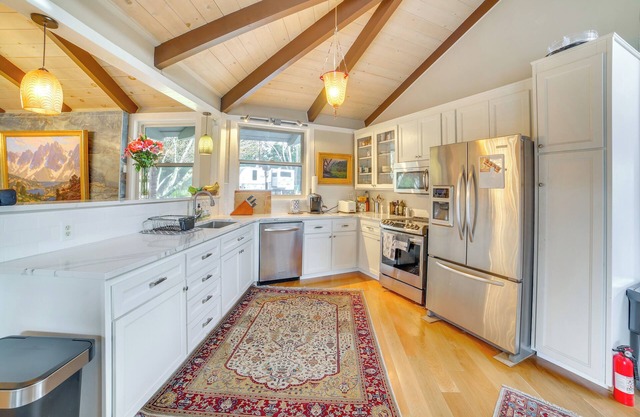 2 Mi to Ocean: Pet-friendly Abode in Aptos!